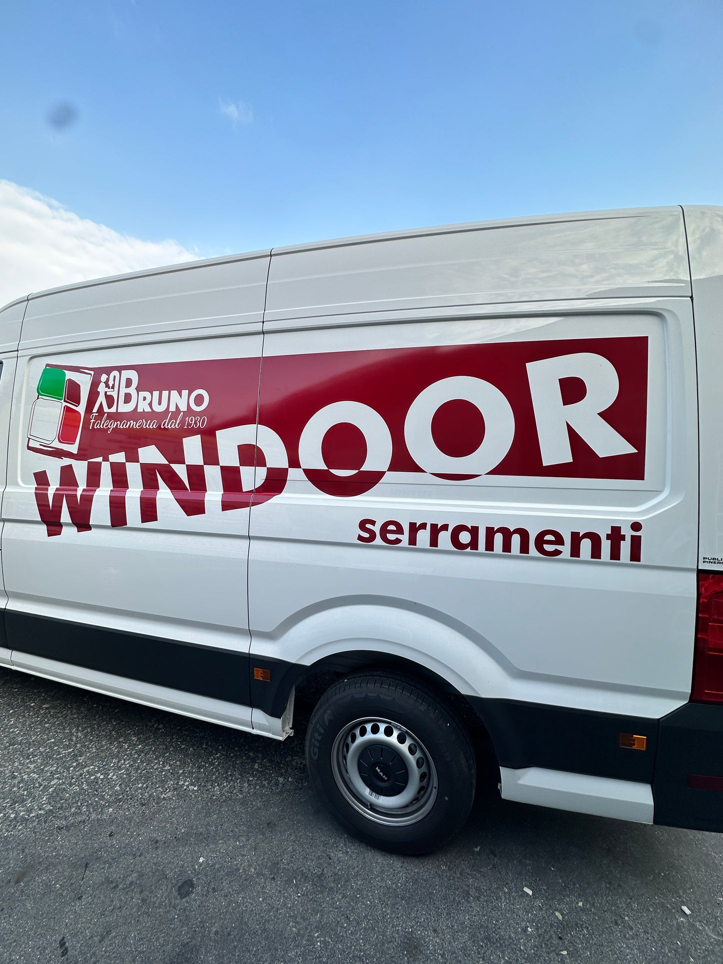 DECORAZIONE MEZZI E CAR WRAPPING
