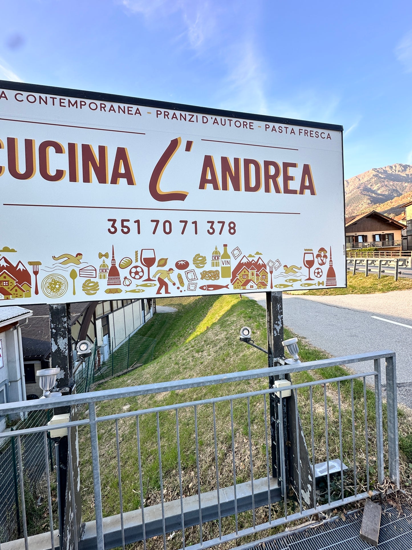 CARTELLONISTICA - INSEGNE - STRISCIONI - ROLL UP - BANDIERE
