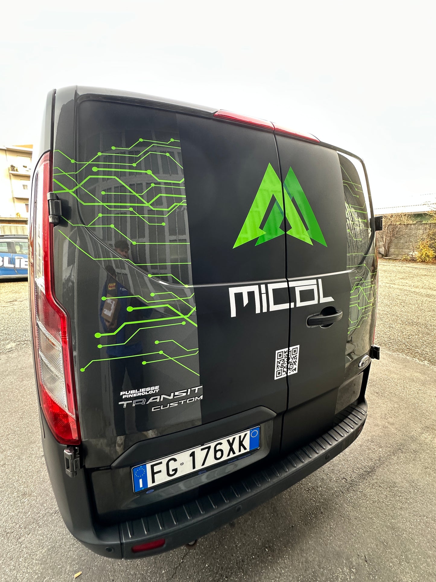 DECORAZIONE MEZZI E CAR WRAPPING