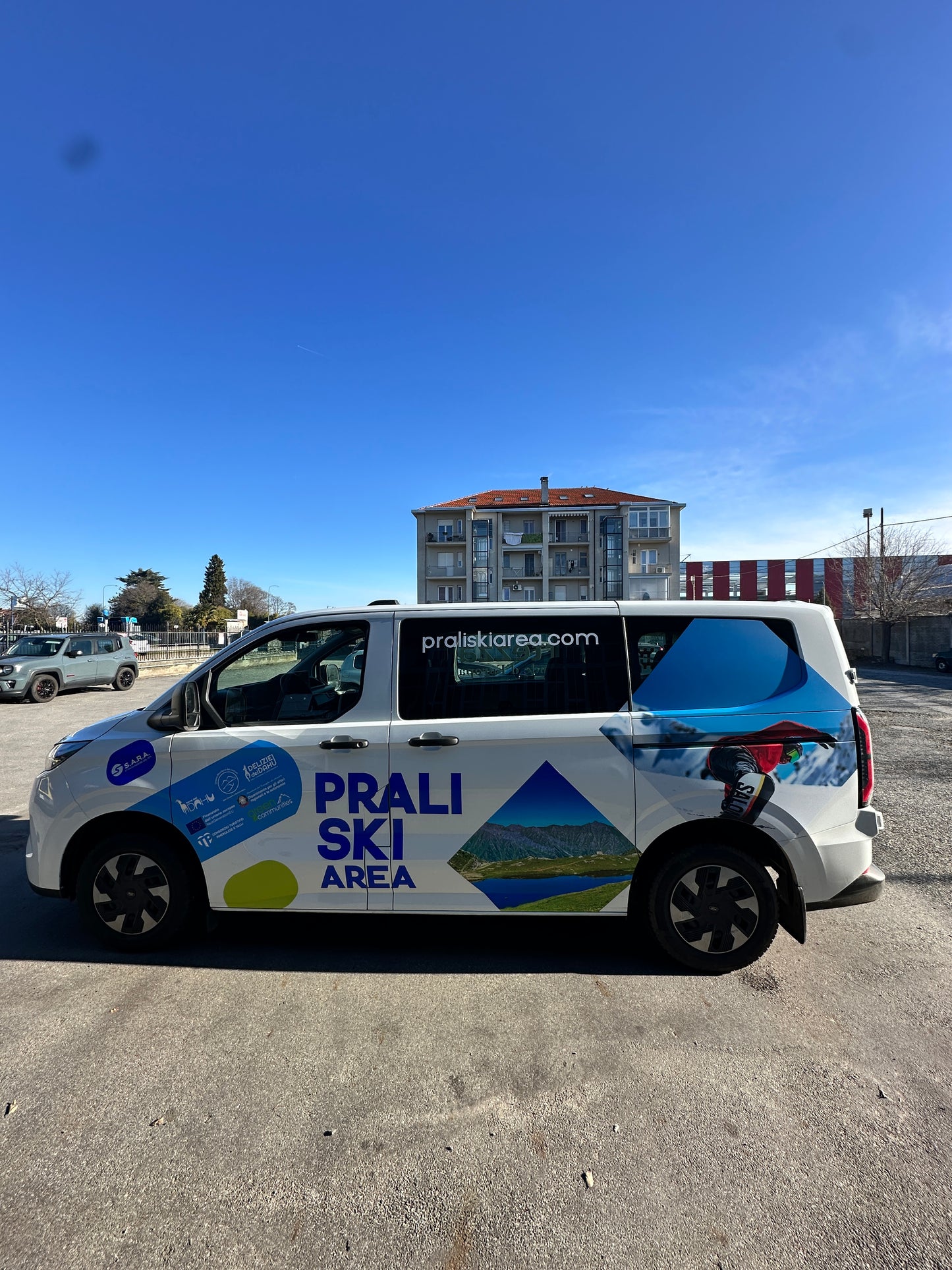 DECORAZIONE MEZZI E CAR WRAPPING