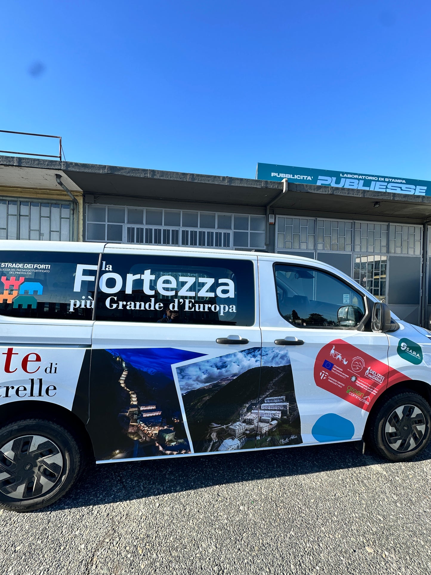 DECORAZIONE MEZZI E CAR WRAPPING
