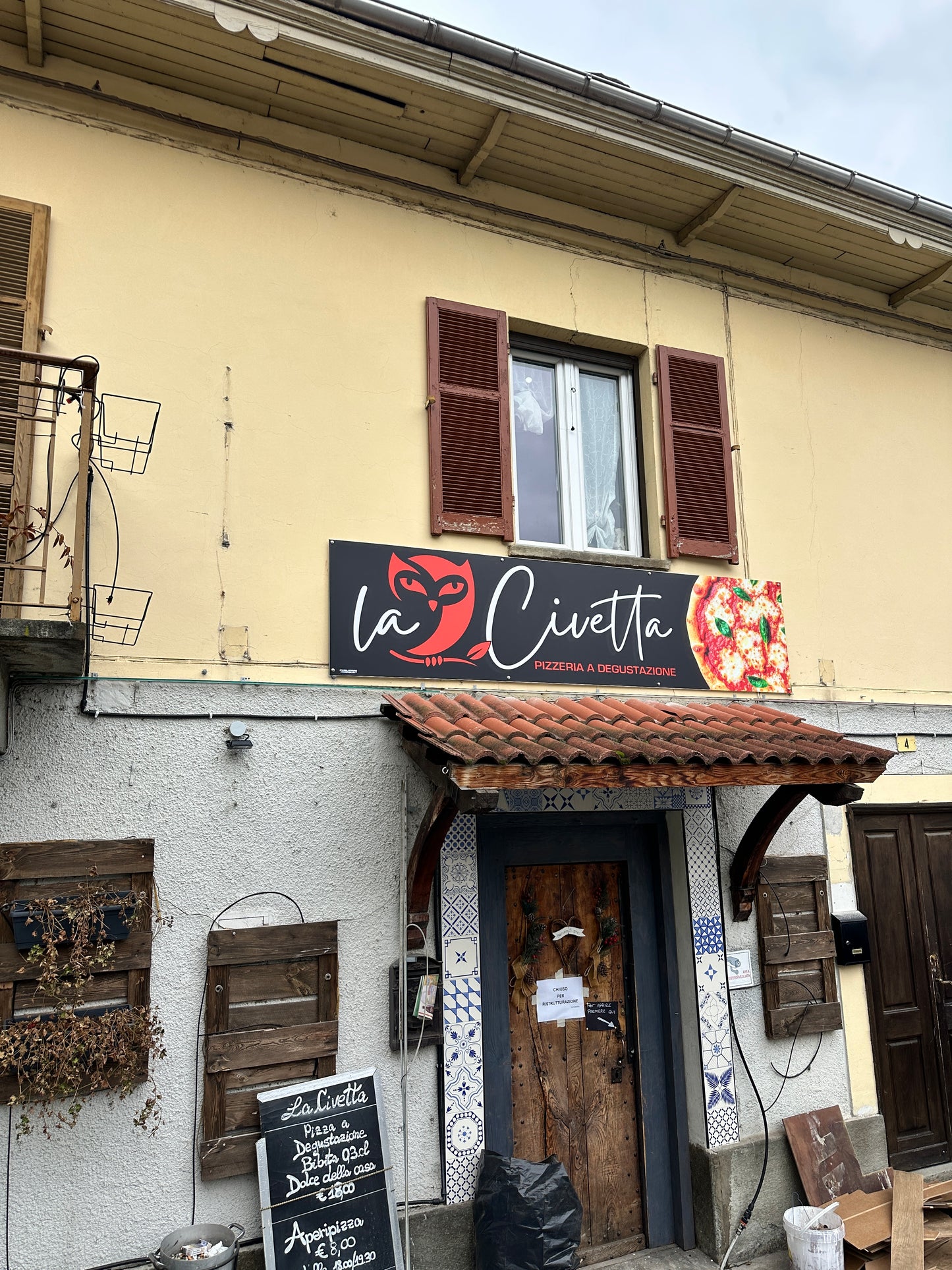 CARTELLONISTICA - INSEGNE - STRISCIONI - ROLL UP - BANDIERE