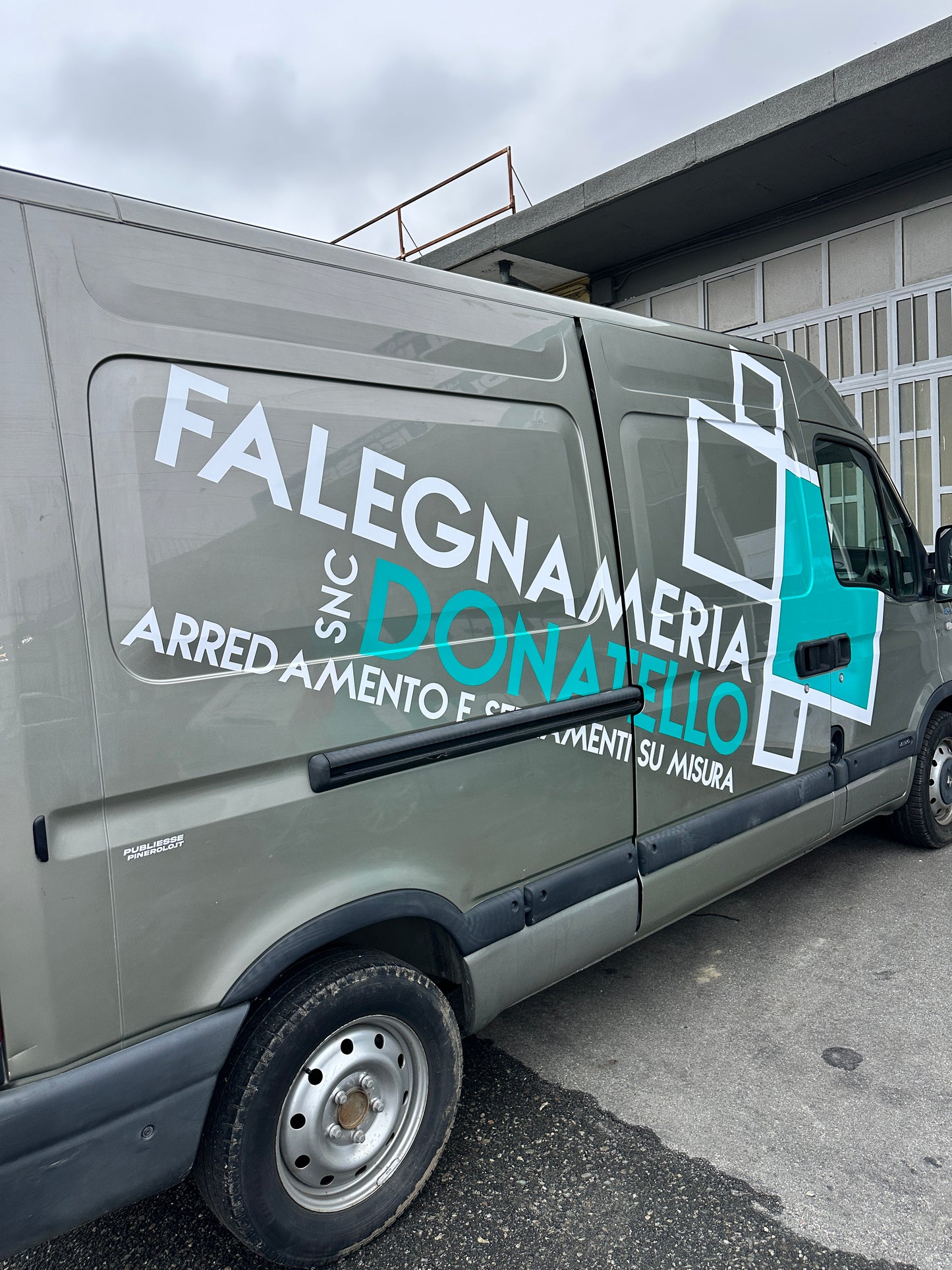 DECORAZIONE MEZZI E CAR WRAPPING