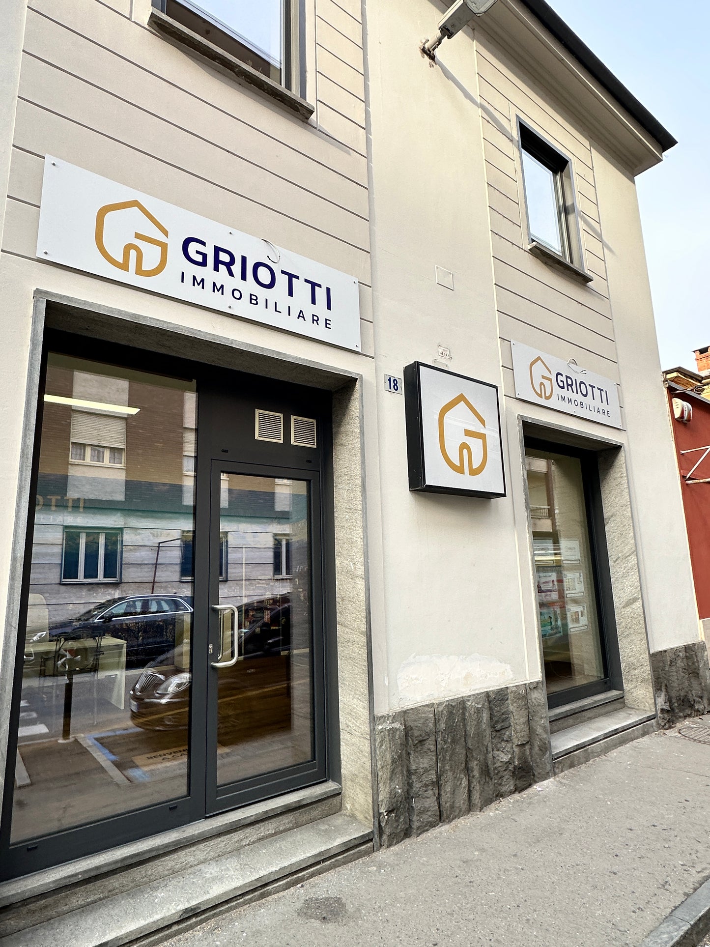CARTELLONISTICA - INSEGNE - STRISCIONI - ROLL UP - BANDIERE