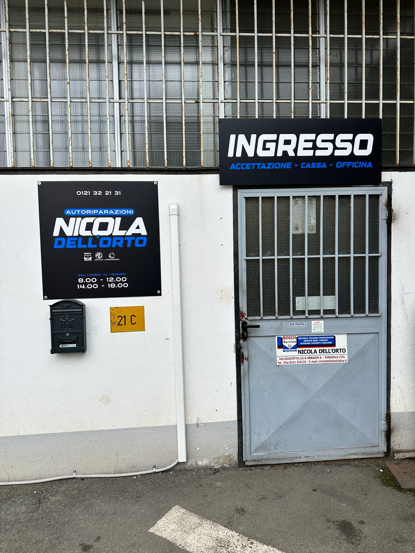 CARTELLONISTICA - INSEGNE - STRISCIONI - ROLL UP - BANDIERE