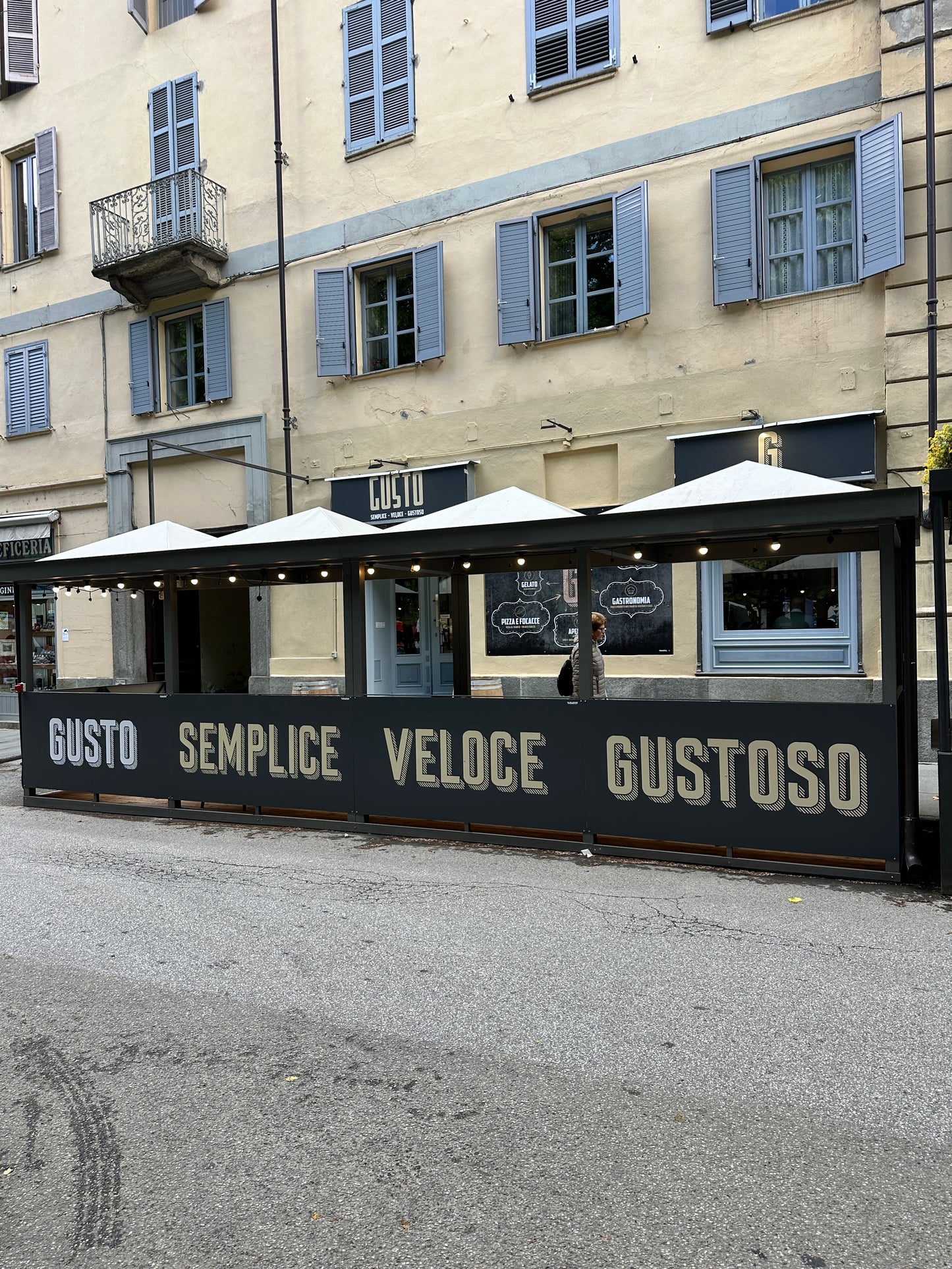 CARTELLONISTICA - INSEGNE - STRISCIONI - ROLL UP - BANDIERE