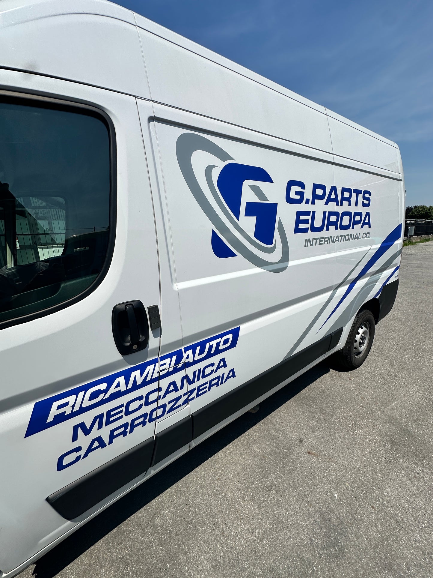 DECORAZIONE MEZZI E CAR WRAPPING