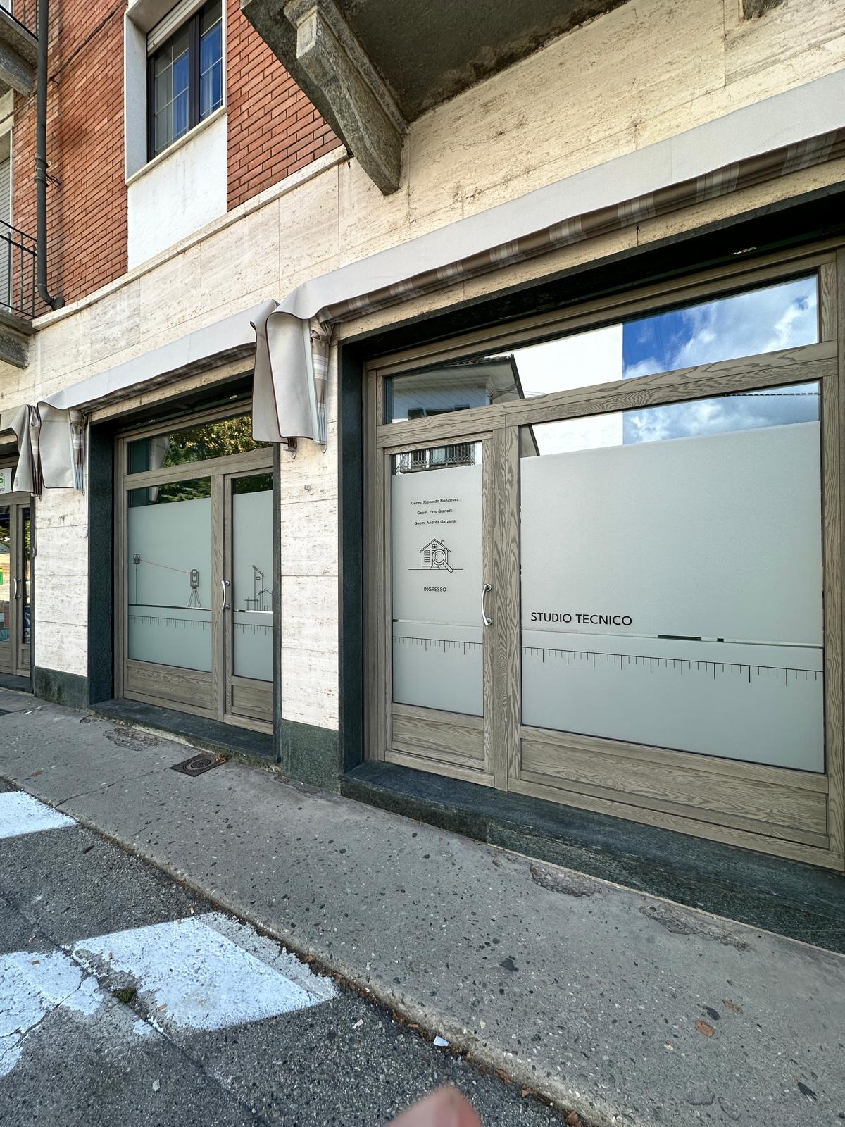 PERSONALIZZAZIONE VETRATE E VETROFANIE